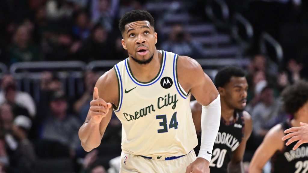 Giannis Antetokounmpo Milwaukee Bucks